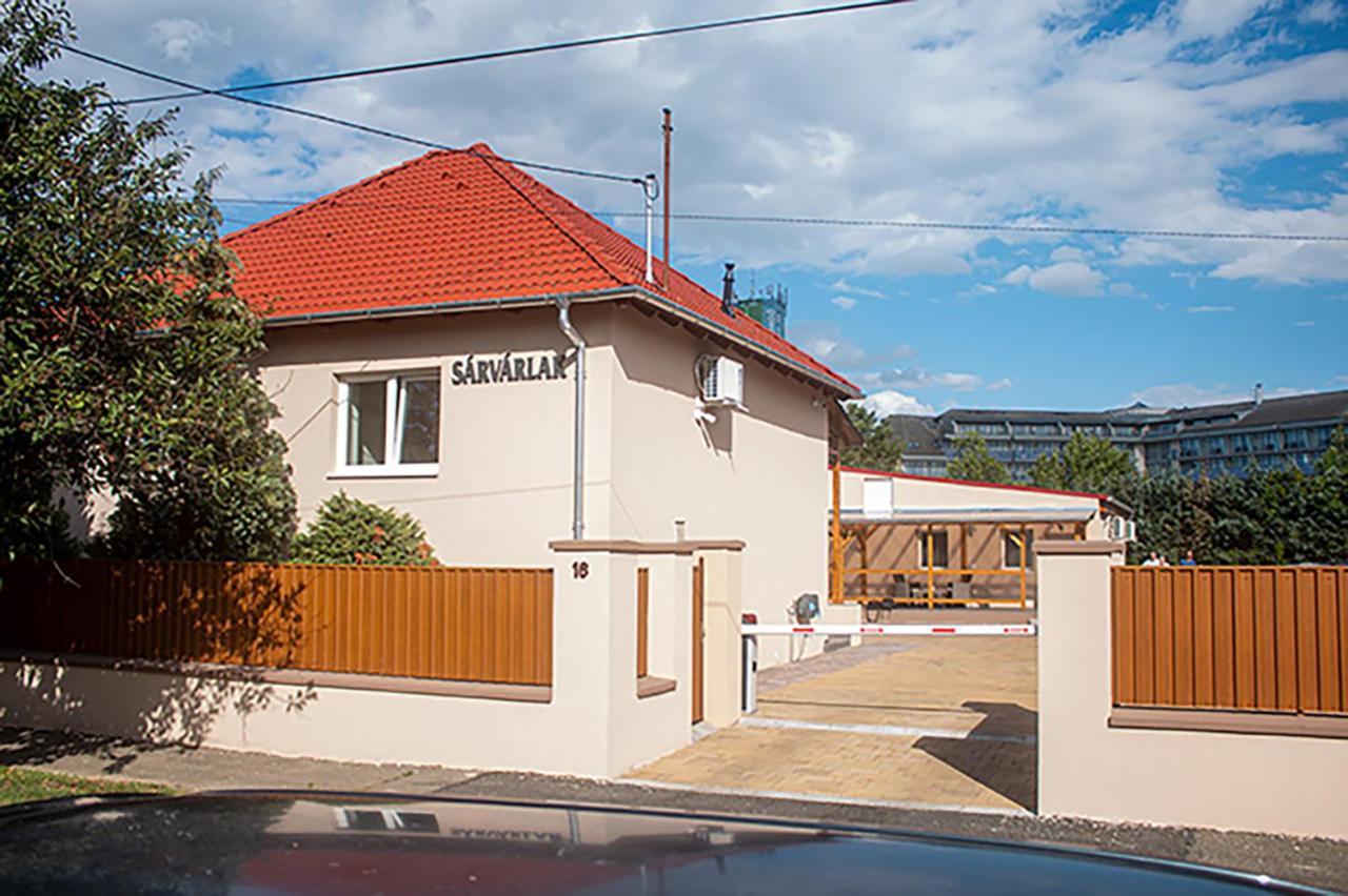 Sarvarlak Apartmanhaz Exteriér fotografie
