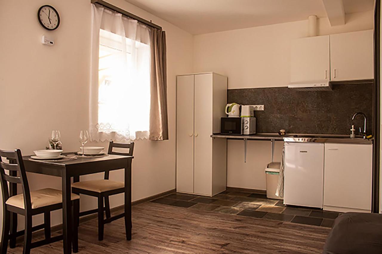 Sarvarlak Apartmanhaz Exteriér fotografie