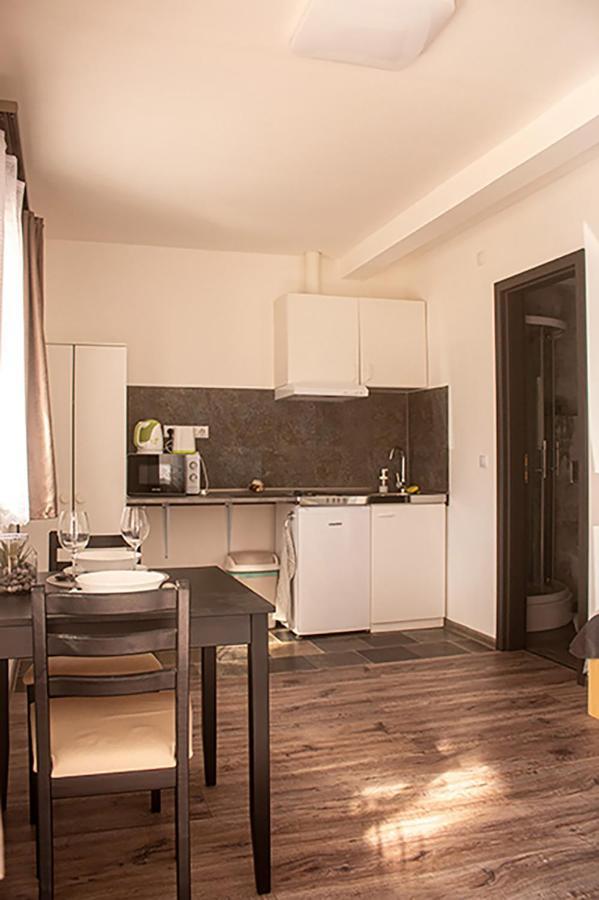 Sarvarlak Apartmanhaz Exteriér fotografie