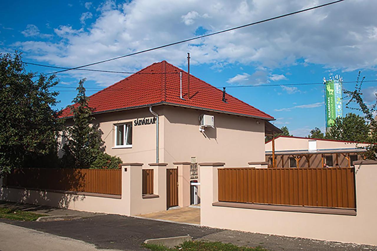 Sarvarlak Apartmanhaz Exteriér fotografie
